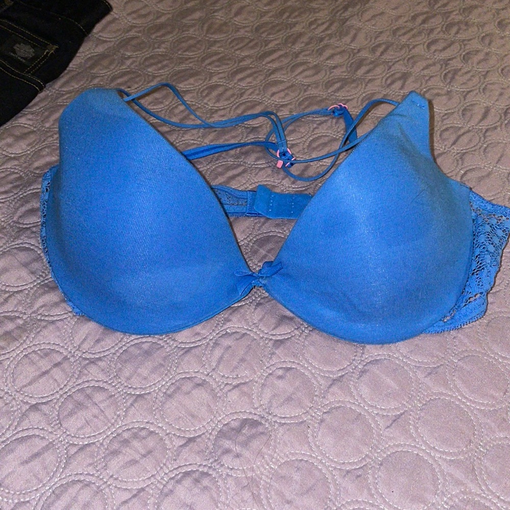 VS pink bra